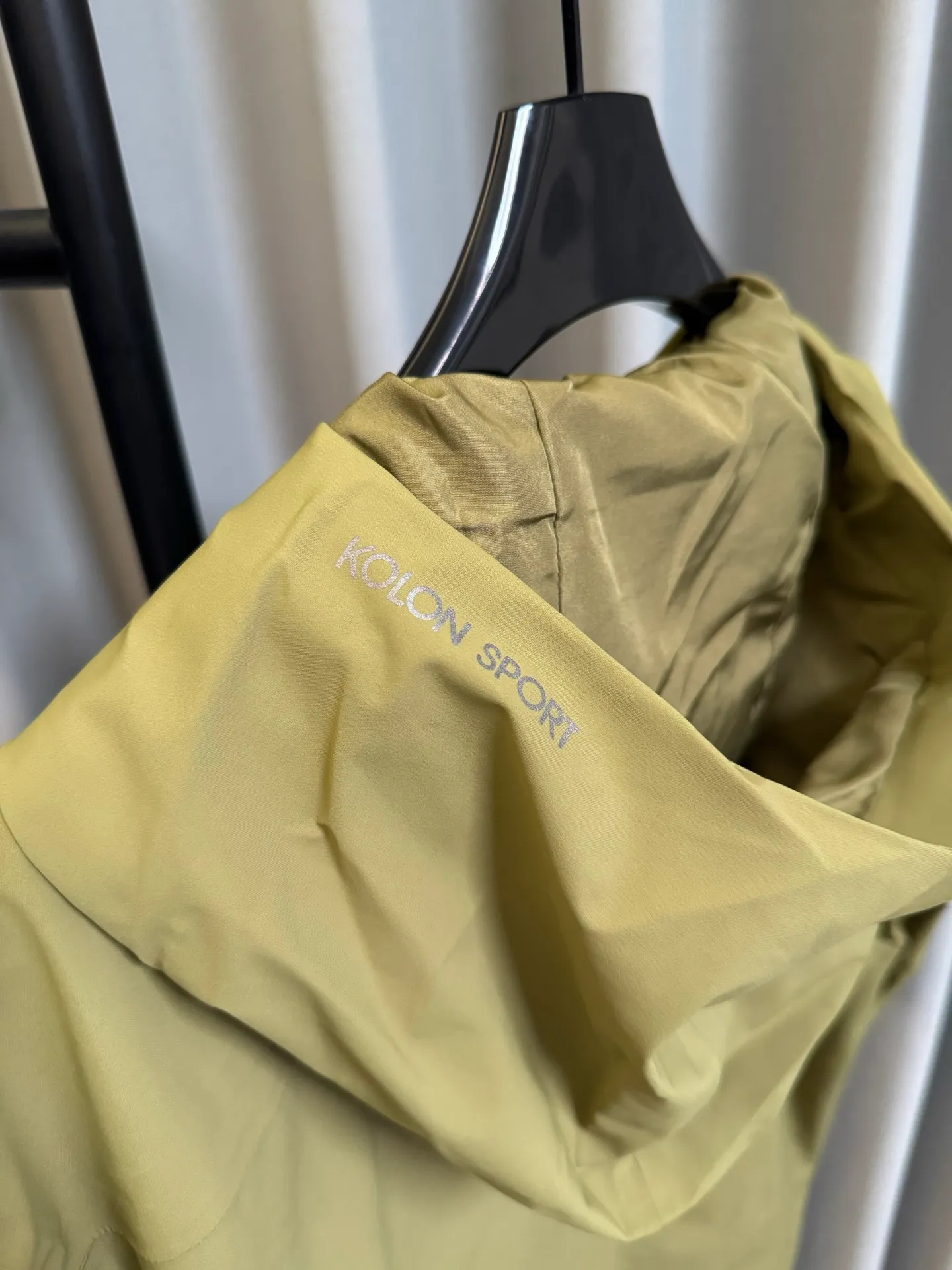 [Premium Replica] KOLON SPORT/Kolon 26fw waterproof, breathable, windproof Wear-Resistant KOLON laminated jacket (green), windproof and waterproof, lightweight Breathable, can be worn for outdoor commuting in spring and autumn, hooded design, zipper pockets on both sides, cuff Velcro, lined and comfortable, fully laminated style, simple upper body, look for the correct version. Size: m/l/xl/2xl/3xl
